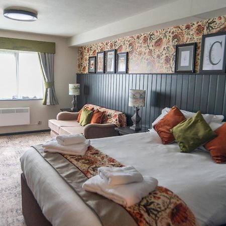 Cat & Lion Country Pub And Hotel Warrington  Bagian luar foto