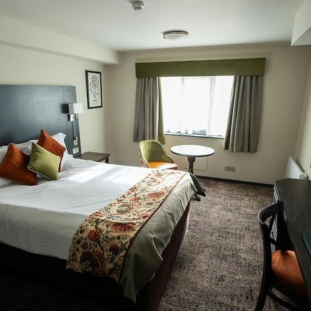 Cat & Lion Country Pub And Hotel Warrington  Bagian luar foto
