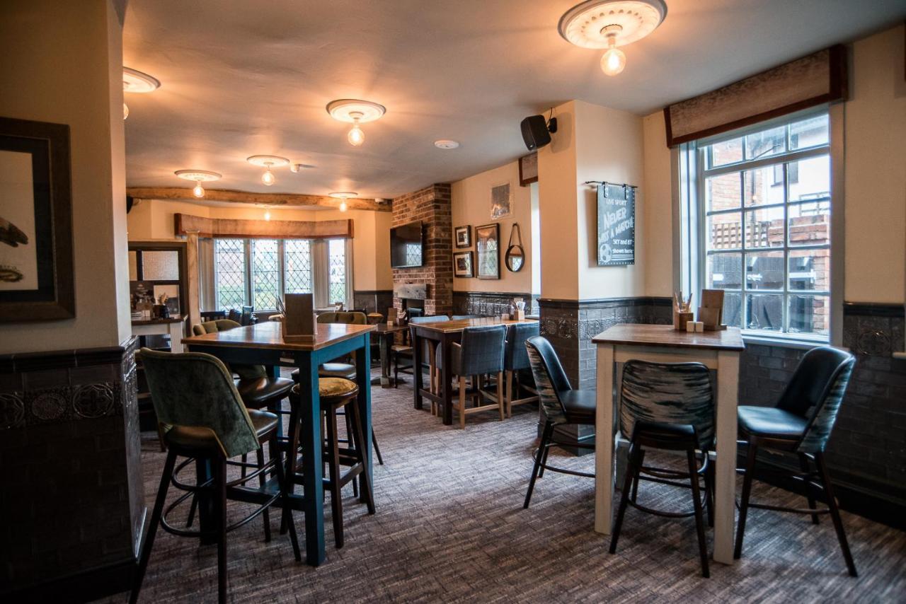 Cat & Lion Country Pub And Hotel Warrington  Bagian luar foto