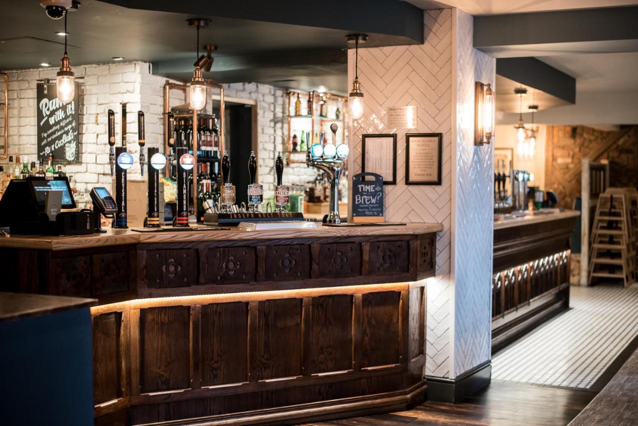 Cat & Lion Country Pub And Hotel Warrington  Bagian luar foto
