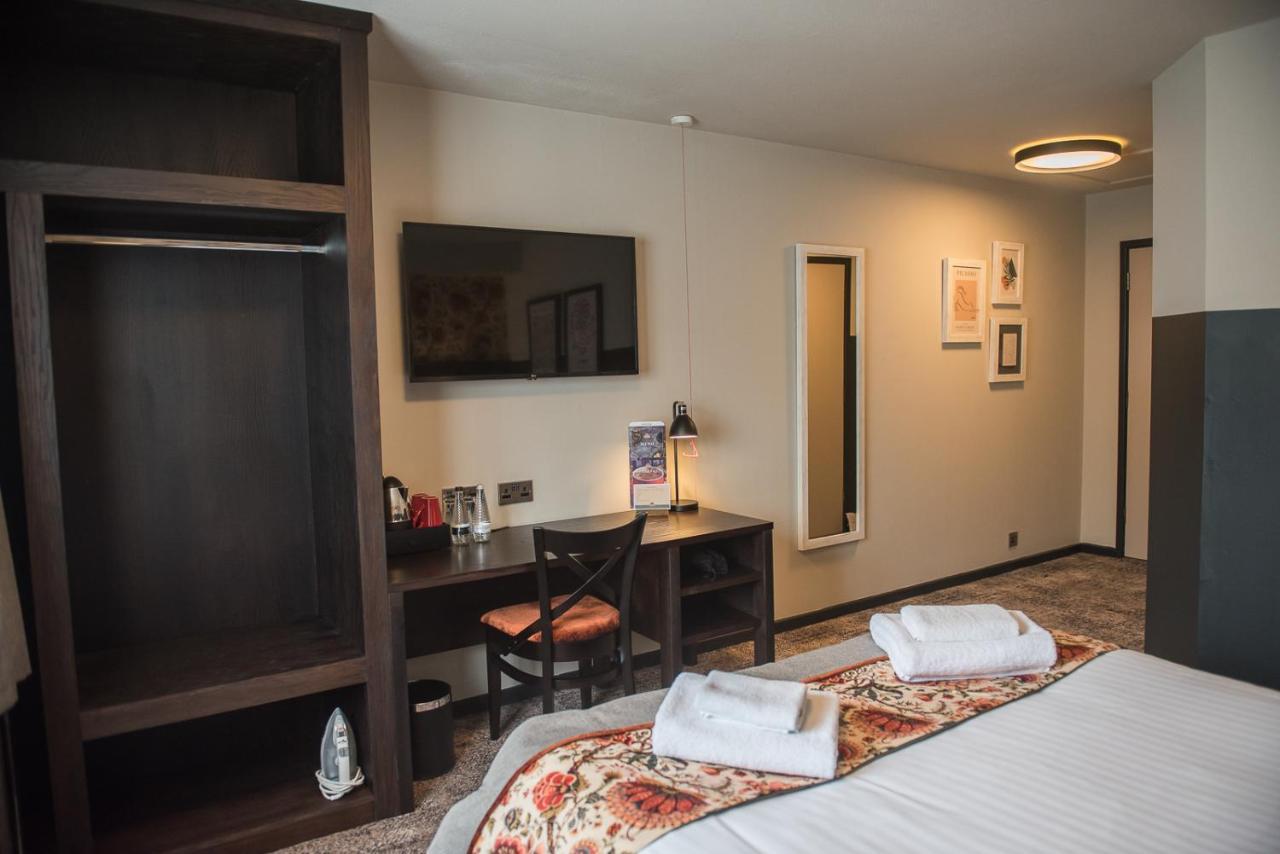 Cat & Lion Country Pub And Hotel Warrington  Bagian luar foto
