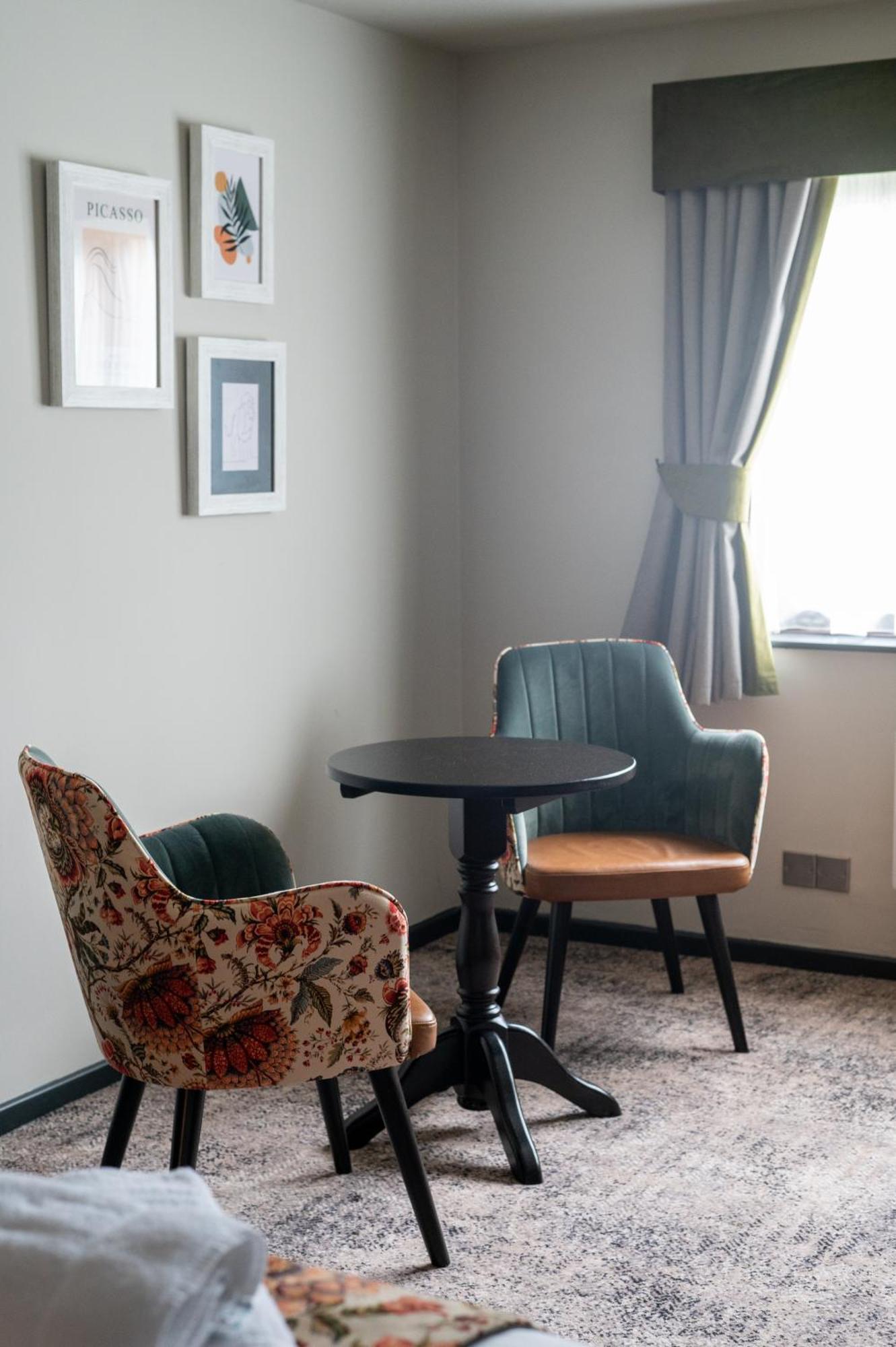 Cat & Lion Country Pub And Hotel Warrington  Bagian luar foto