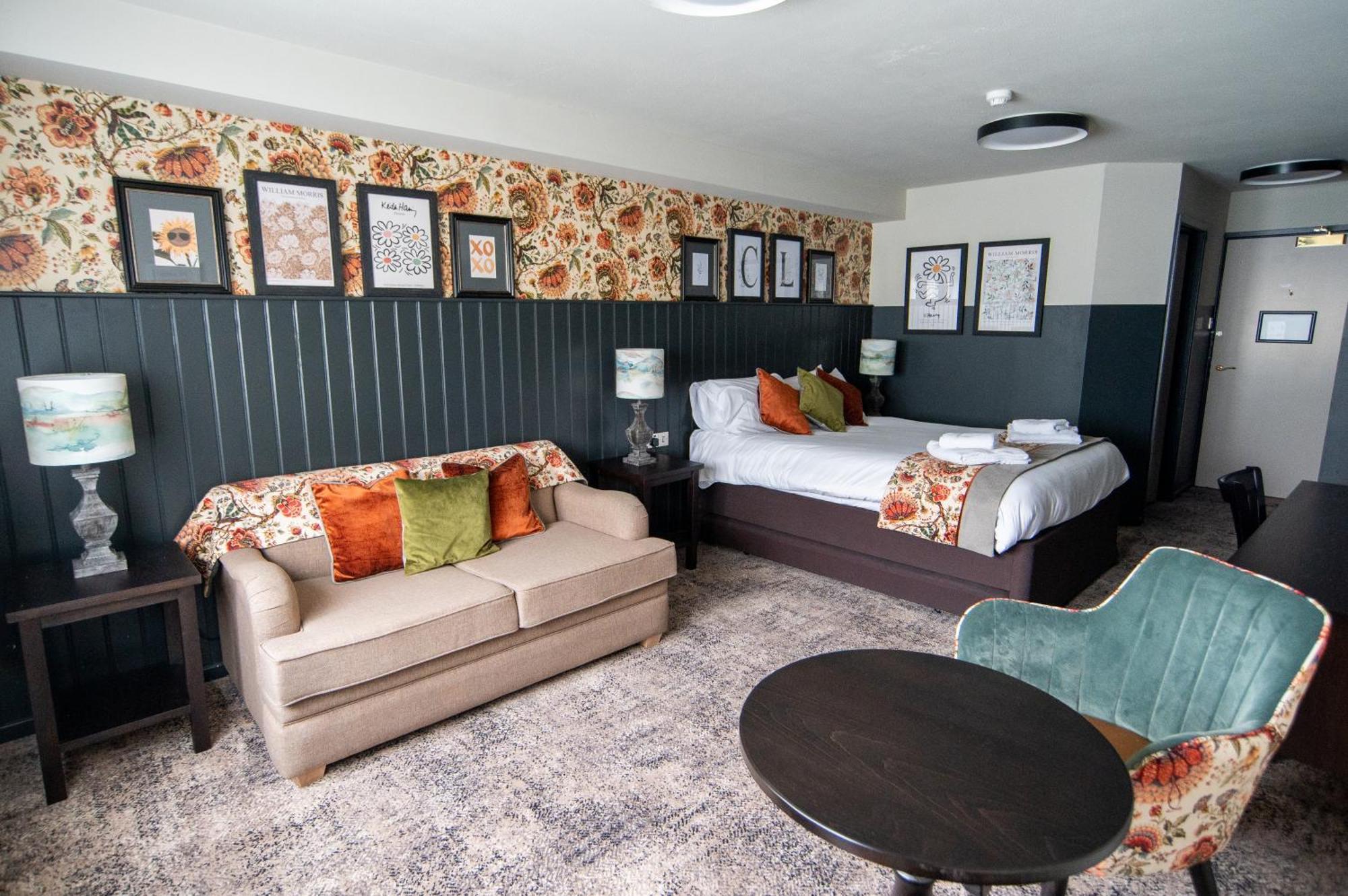 Cat & Lion Country Pub And Hotel Warrington  Bagian luar foto